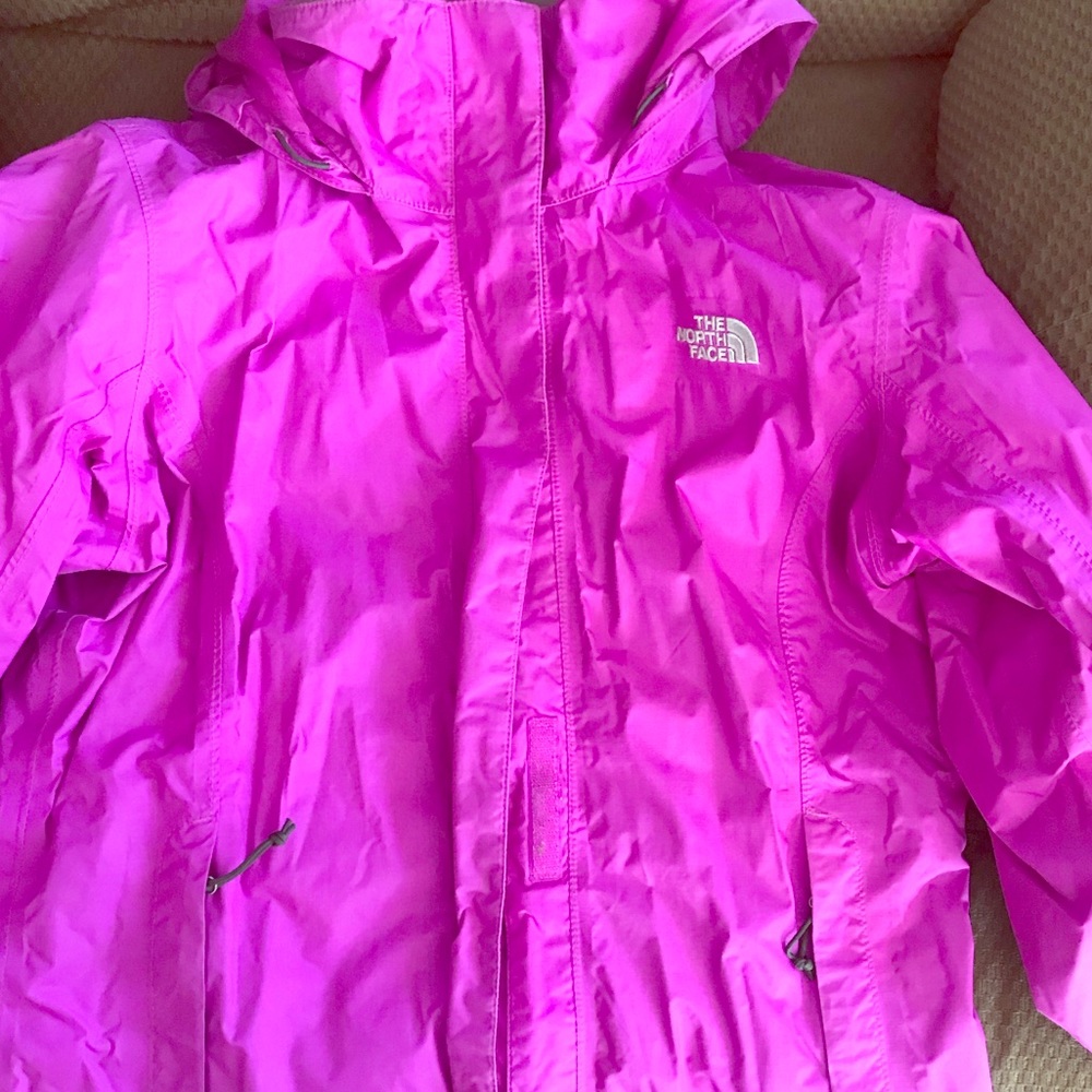 Women’s Medium sized North Face raincoat